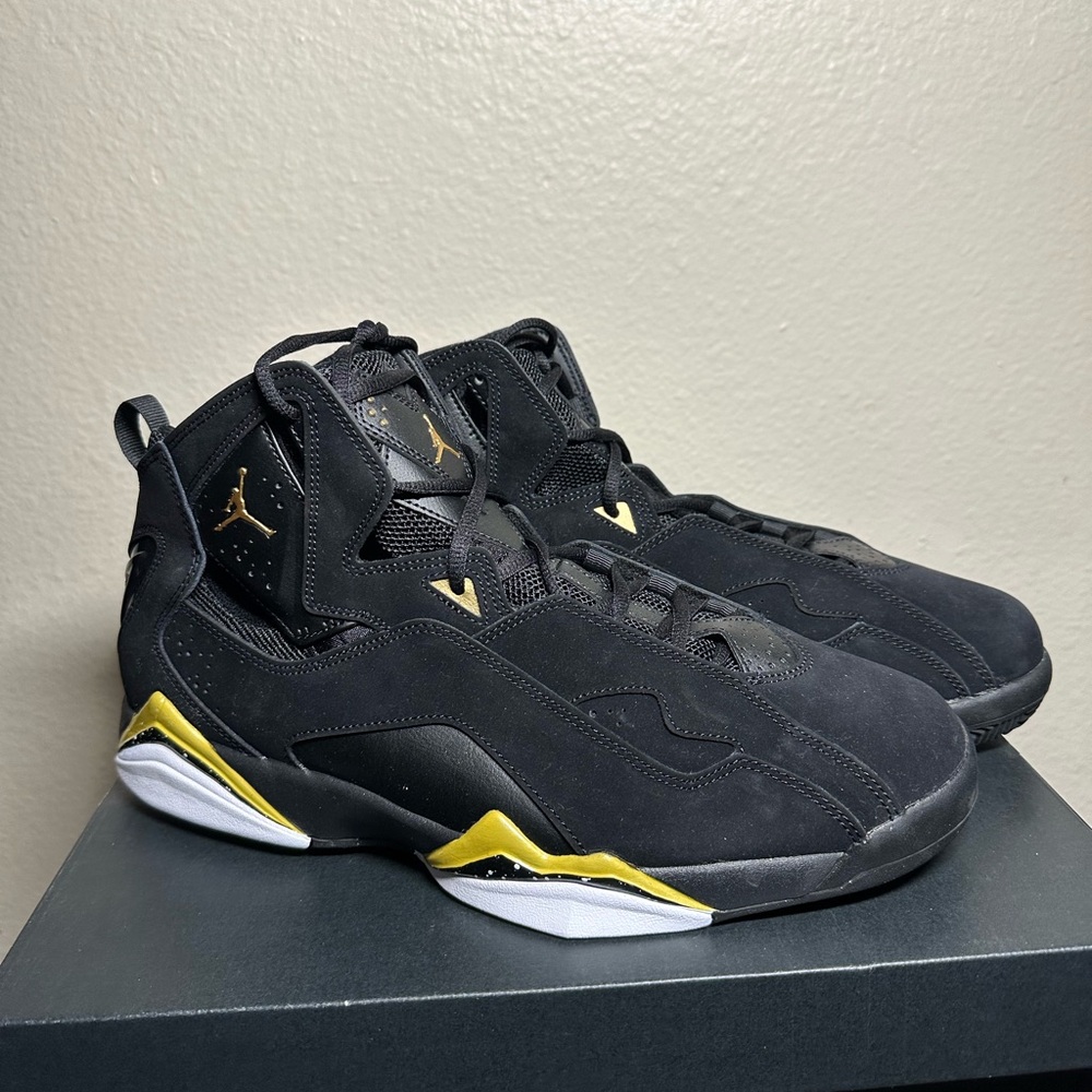 Jordan True Flight Black Metallic Gold Speckled Men’s Size 12
